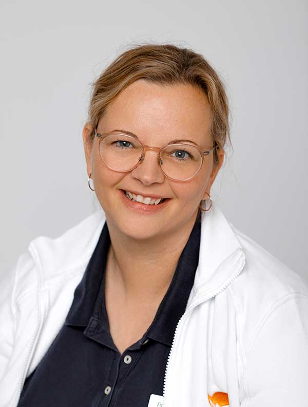 Portrait von Dr. med. Maren Raude, Fachärztin für Kardiologie und Diabetologie, im Herz- und Diabeteszentrum Osnabrück