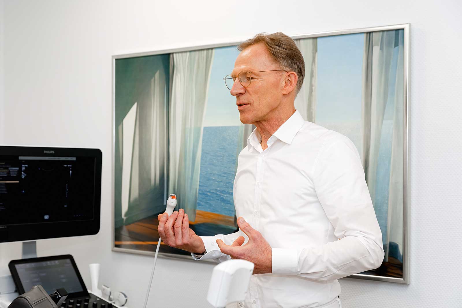 Dr. Hermes bei der Ultraschall-Diagnostik im Herz- und Diabeteszentrum Osnabrück